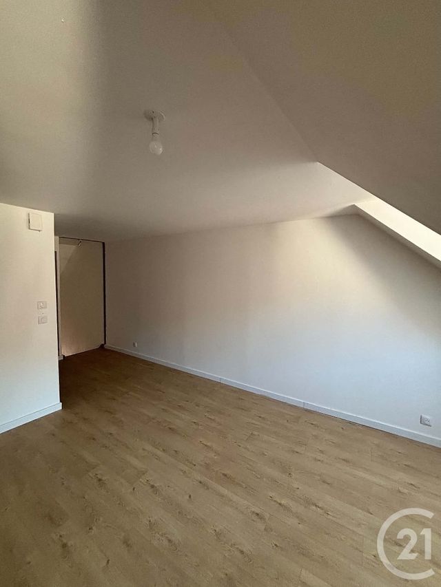 Appartement à louer - 3 pièces - 45.0 m2 - ORNANS - 25 - FRANCHE-COMTE - Century 21 Avenir Immobilier