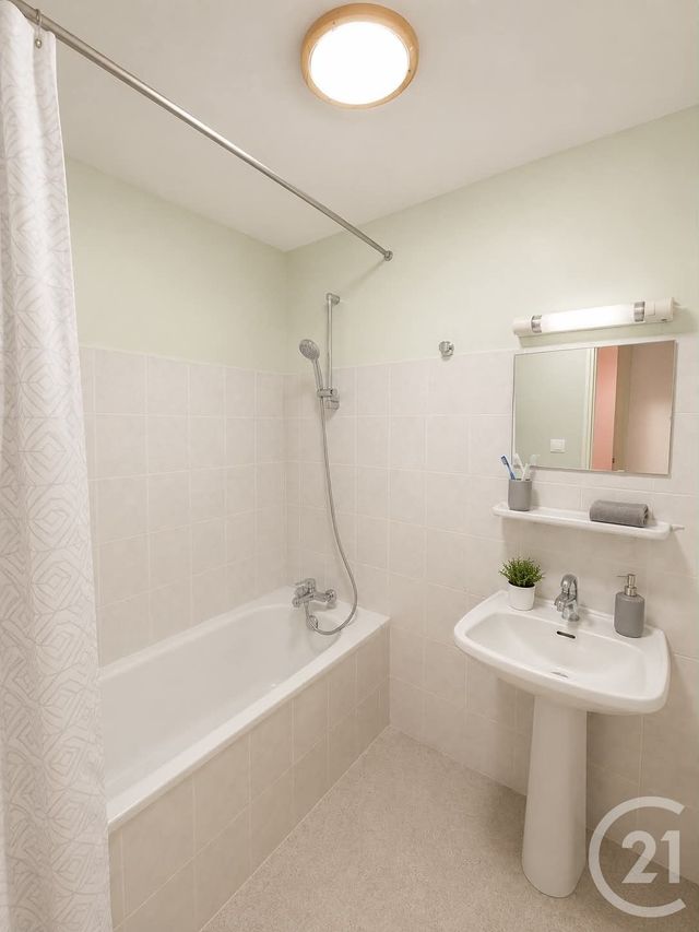 Appartement à louer - 3 pièces - 58.0 m2 - VERCEL VILLEDIEU LE CAMP - 25 - FRANCHE-COMTE - Century 21 Avenir Immobilier