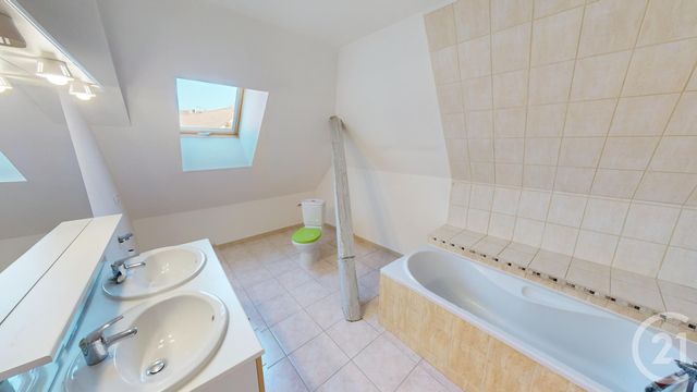 Appartement à louer - 3 pièces - 77.55 m2 - VERCEL VILLEDIEU LE CAMP - 25 - FRANCHE-COMTE - Century 21 Avenir Immobilier