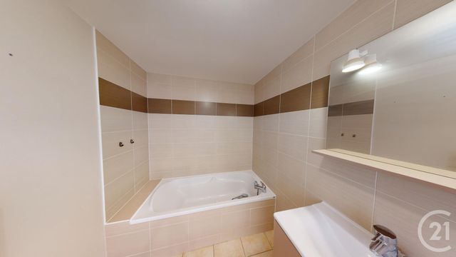 Afficher la photo en grand Appartement T3 à louer - 3 pièces - 76.4 m2 - VALDAHON - 25 - FRANCHE-COMTE - Century 21 L'Immobilier Du Plateau